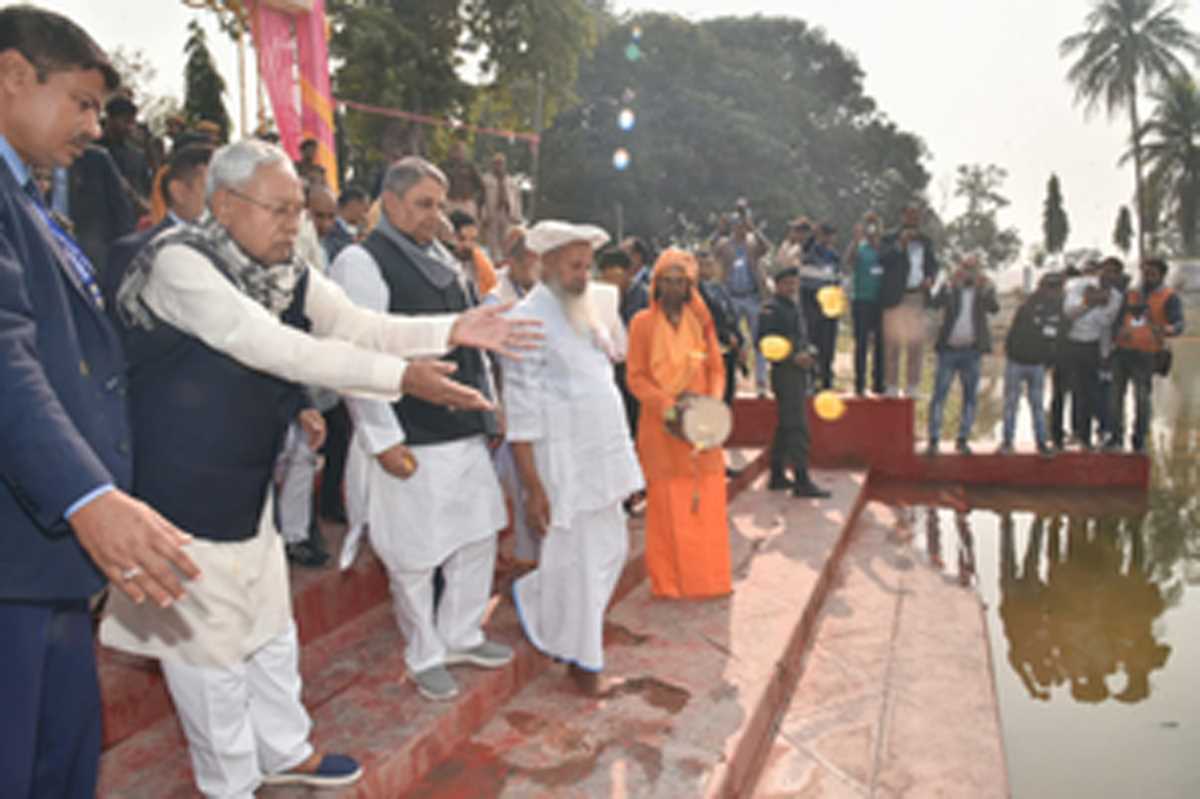 मां जानकी की जन्मभूमि पुनौरा धाम पहुंचे नीतीश कुमार, विकास कार्यों का किया शिलान्यास